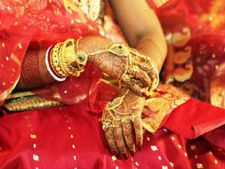 వధువు పరార్: పెళ్లికి వచ్చిన మరో అమ్మాయికి తాళి
