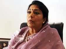 జగన్ ఎవడు, ఎక్కడి నుంచి వచ్చాడు: రేణుకా చౌదరి 