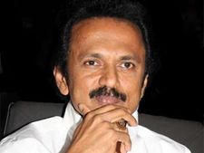 స్టాలిన్‌పై సిబిఐ: 18 ప్రాంతాల్లో సోదాలు, 17కార్లు సీజ్