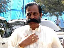 స్టీరింగ్ పట్టిన కనుమూరి బాపిరాజు: మంత్రి సర్వే నవ్వు