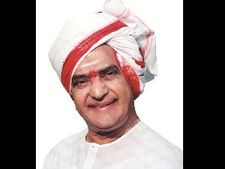భళారే విచిత్రం: షర్మిల యాత్రలో సీనియర్ ఎన్టీఆర్