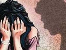 లెక్చరర్ వేధింపు: హైకోర్టుకు ఎంబియే యువతి లేఖ