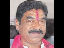  కారు బోల్తా: తెరాస ఎమ్మెల్యేకు తప్పిన ప్రమాదం