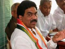  లగడపాటికి చేదు అనుభవం: గాయపడిన గన్‌మన్