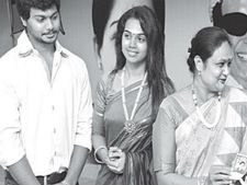 జయలలిత పార్టీలో చేరిన నటి అనురాధ, ఆమని భర్త