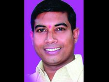విభేదాలు: కెసిఆర్ సభలో తెరాస నేత ఆత్మహత్య