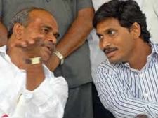 వ్యతిరేక గళం: జగన్ పార్టీలో 'రాజన్న దళం'