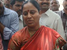 కొండా సురేఖ: న ఘర్ కా న ఘాట్ కా?