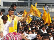 చంద్రబాబును అడ్డుకున్న జూ. ఎన్టీఆర్ ఫ్యాన్స్