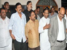 టీలో జీరో, విభజనపై జగన్ పార్టీ ఆశ: టిజి వెంకటేష్