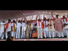 కిరికిరి రెడ్డికేం తెలియదు: నాగం, హైదరాబాదుపై కెకె