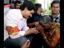 జగన్ ఆమరణ దీక్షకు టి నుండి మద్దతు కరువైందా?