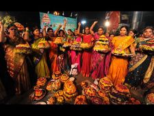  డోలు కొట్టి గర్ల్ హంగామా, తల్లికి కవిత హెల్ప్ (పిక్చర్స్)