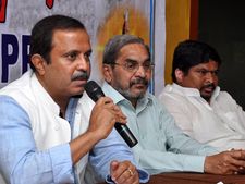 జగన్ పార్టీవారిని, టిడిపివారిని తరిమికొట్టండి: యాష్కీ
