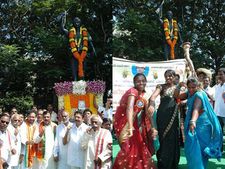 భీం: నేతల నివాళి, ఆదివాసీ మహిళల డ్యాన్స్(పిక్చర్స్)