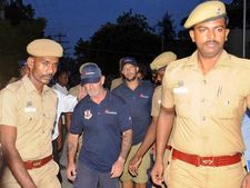 పట్టుబడ్డ అమెరికా ఓడ చీఫ్ ఇంజనీర్ సూసైడ్‌యత్నం