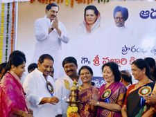 టి ఎఫెక్ట్: రాలేమని మినిస్టర్స్, కిరణ్ రచ్చబండ వాయిదా