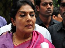 రేణుకా చౌదరికి షాక్: ఎఐసిసి పదవి నుంచి ఉద్వాసన
