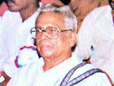 తెలంగాణ తొలి గేయ రచయిత రావెళ్ల కన్నుమూత
