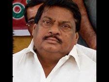 క్రిస్మస్ తాత వేషంలో శివ: చర్చ జరగాలన్న పయ్యావుల