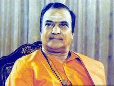 ఎన్టీఆర్ విగ్రహానికి నిప్పు: టిడిపి నేతల క్షీరాభిషేకం