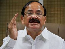కాంగ్రెసు నుంచే పోటీ చేస్తా: కావూరి, విభజనపై వెంకయ్య