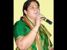 టిడిపికి, పదవికి సత్యవతి రాథోడ్ రాజీనామా: తెరాసలోకి