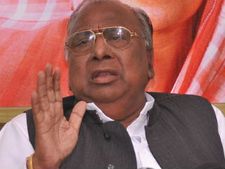 ఆంధ్రా నేతల వ్యాఖ్య నిజం చేస్తున్నావ్: కెసిఆర్‌పై విహెచ్