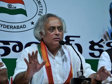 హైద్రాబాద్ ఓ పాఠం, ఉద్యోగుల ఇష్టం: సీమాంధ్రపై జైరాం