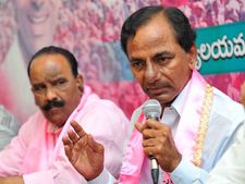 నా దెబ్బేంటో చూపిస్తా: కెసిఆర్, తెరాసలోకి జగన్ నేతలు
