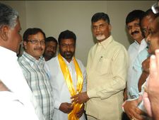 బాబు సమక్షంలో టిడిపిలోకి జగన్ పార్టీ నేతలు (ఫొటో)