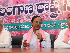 రెండు స్థానాల్లో కెసిఆర్ పోటీ, ఓస్థానం టిఎన్జీవో నేతకు..?