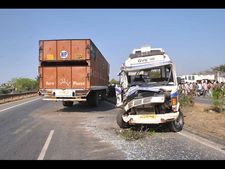 ఫొటోలు: ఎక్కడో పుట్టి ఇక్కడ మృత్యువు ఓడిలోకి...