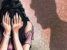 యువతిపై సామూహిక అత్యాచారయత్నం: పరారీ