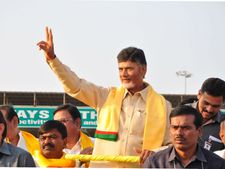 ఆడబిడ్డలకు సెల్‌ఫోన్లు, మీట నొక్కితే చాలు: బాబు