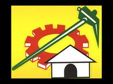 రాయదుర్గం టిడిపి ఆఫీసులో వీరంగం: విశాఖలో ధర్నా