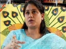 మెదక్: విజయశాంతికి అసమ్మతి సెగ, ఇండిపెండెంట్‌గా!