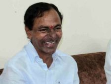 బాబుతో వద్దంటే, కులం పేరుపెట్టి దొర అంటారా?: కెసిఆర్