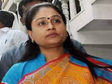 మరాఠీ, దొంగకు తాళాలే: కెసిఆర్‌పై విజయశాంతి ఫైర్