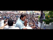 జగన్ నామినేషన్: బాబాయ్ వివేకా తోడు (పిక్చర్స్) 