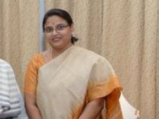 ఉత్తమ్ భార్యపై కోడిగుడ్లతో దాడి, టిడిపి అభ్యర్థిపై రెబల్