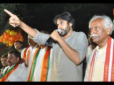 కెసిఆర్‌పై వ్యాఖ్యలు: పవన్ కళ్యాణ్‌పై కేసుకు ఆదేశాలు