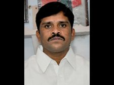  తెరాస రాములు హత్య, ఆ పక్కనే కెసిఆర్!(పిక్చర్స్)
