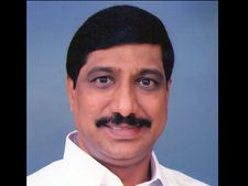 టిడిపి ఎమ్మెల్యేపై హత్యాయత్నం: తప్పిన ప్రమాదం