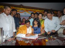 సంతకం చేసిన దేవినేని, ముద్దుపెట్టిన సునీత!(పిక్చర్స్)