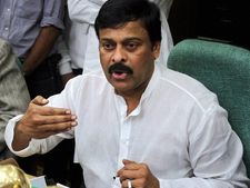 చెన్నై: బలౌతున్నారని చిరు ఆవేదన: బాబుకు విజ్ఞప్తి