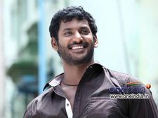  విశాల్ షాక్: పైరసీపై ఫిర్యాదుతో ఇద్దరి అరెస్టు