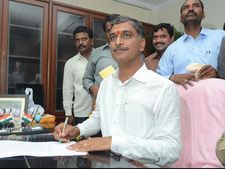 కుట్ర: బాబుని ఏకేసిన హరీష్, కేసీఆర్‌తో సైరస్ మిస్త్రీ