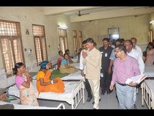 ఆనందం కోసమే: విశాఖలో బాబు, చిన్నారితో(పిక్చర్స్)