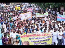 కర్నూలు రాజధాని: వెనుక జగన్ పార్టీ? (పిక్చర్స్)